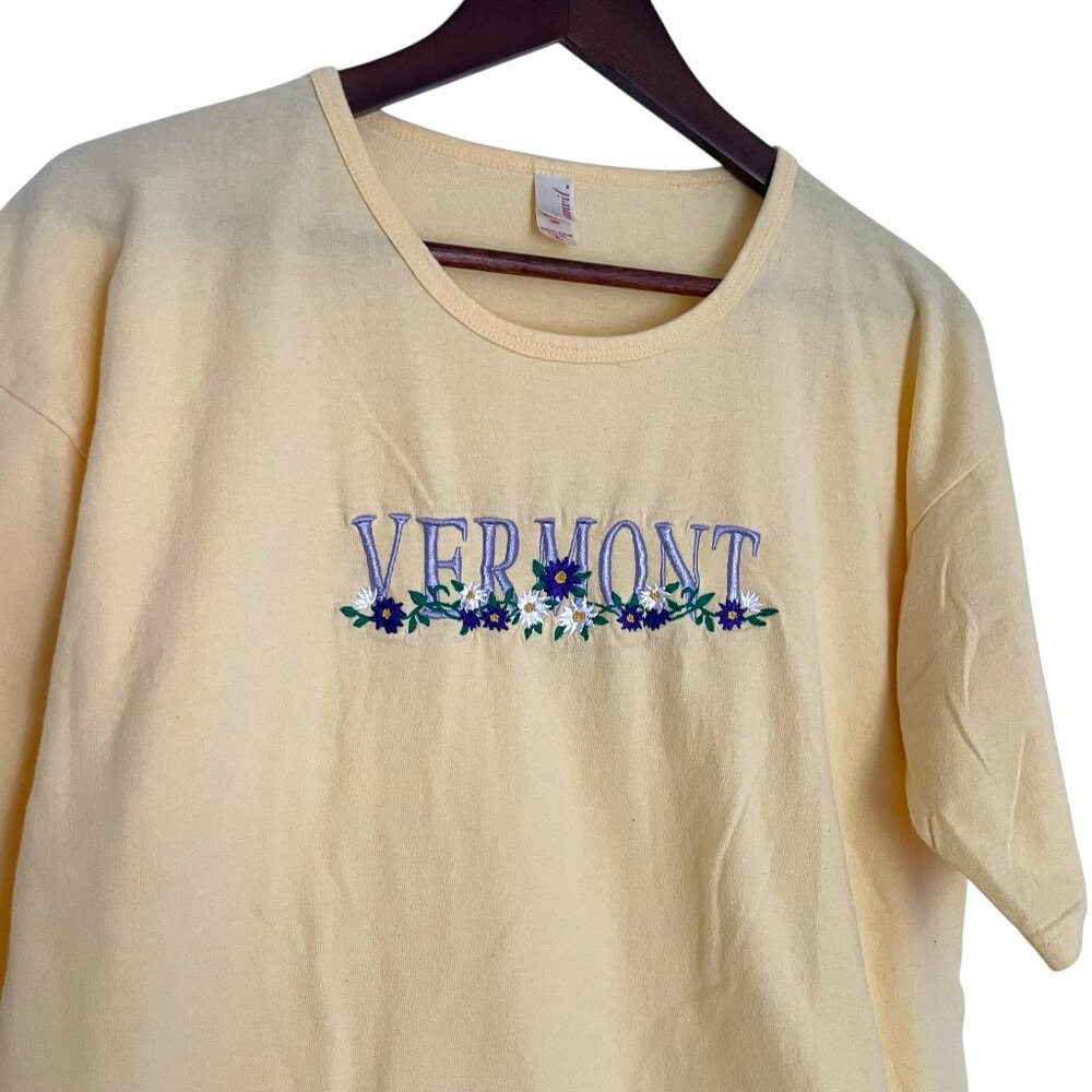 Vintage 90s Vermont Embroidered Floral T Shirt XL Yellow Purple Daisy Flowers